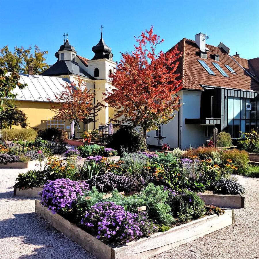 Apartmany Monastery Suites Zirec Dvůr Králové nad Labem Eksteriør billede