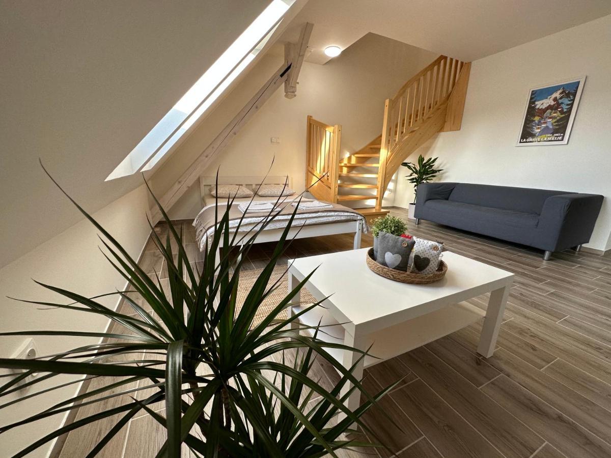 Apartmany Monastery Suites Zirec Dvůr Králové nad Labem Eksteriør billede