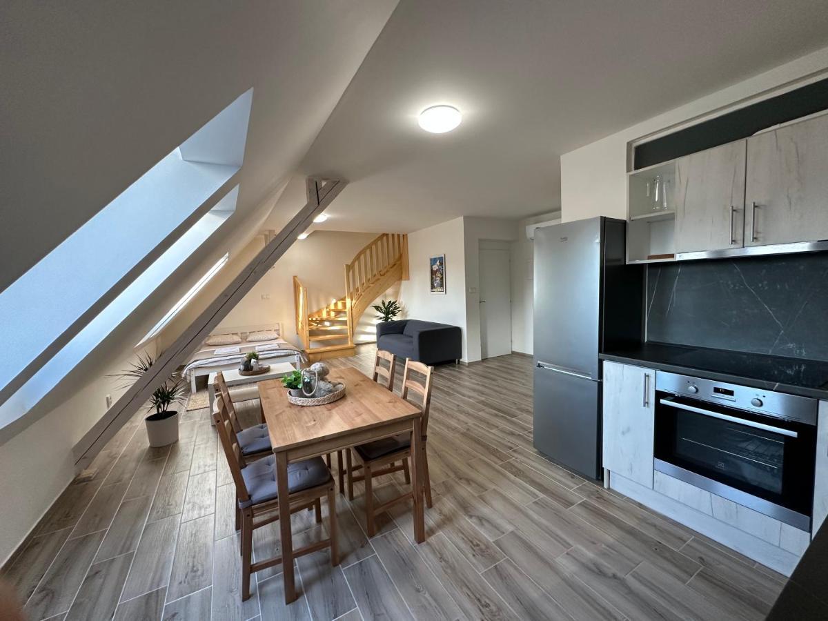 Apartmany Monastery Suites Zirec Dvůr Králové nad Labem Eksteriør billede