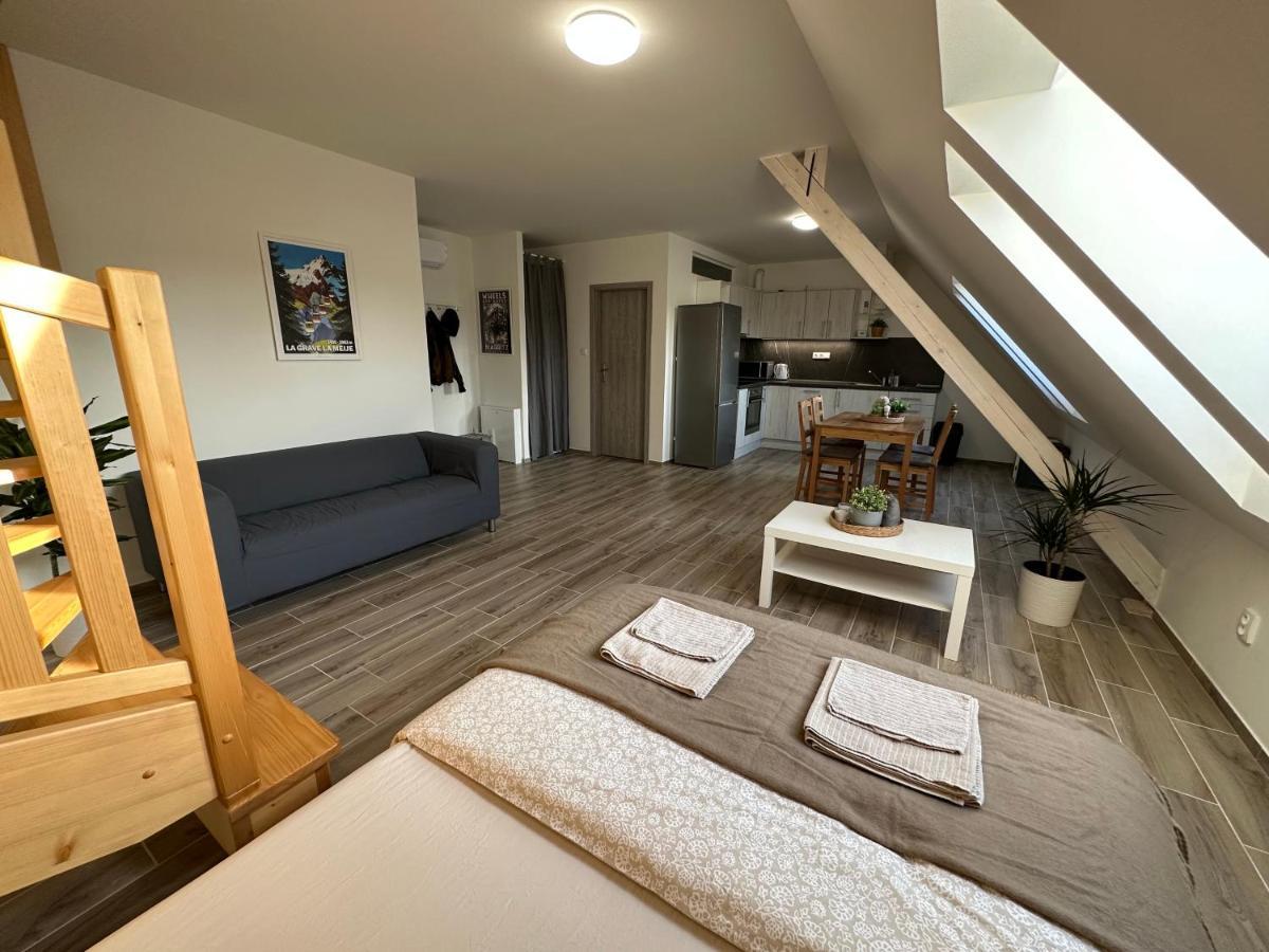 Apartmany Monastery Suites Zirec Dvůr Králové nad Labem Eksteriør billede