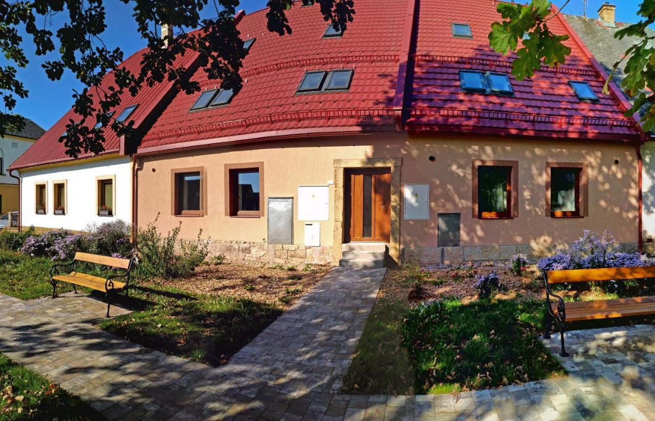 Apartmany Monastery Suites Zirec Dvůr Králové nad Labem Eksteriør billede